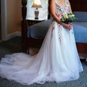 Sontai Gi Floral Wedding Dress